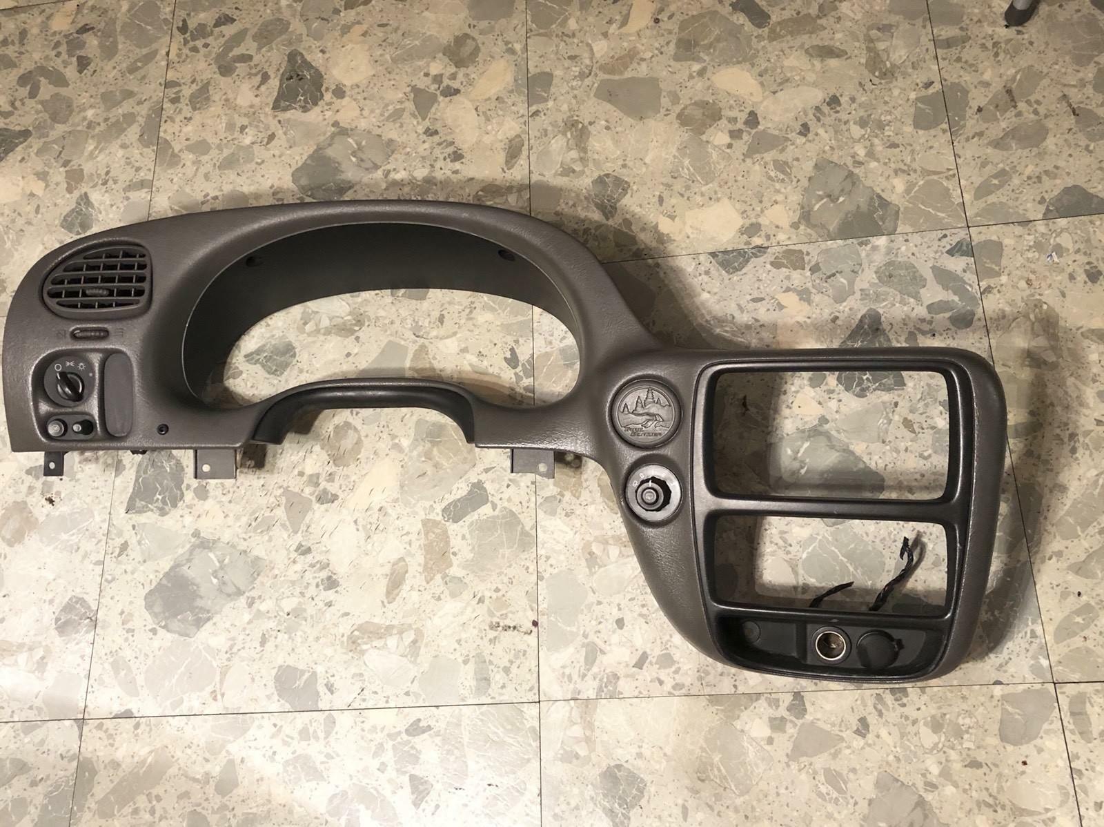 2004 chevy trailblazer dash bezel trim surround 2002-2009 ( 15124574 )