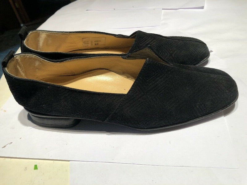 BRUNATE SUEDE LEATHER FLATS WITH GOLD BUCKLE AND RED ACCENT SZ 37/US 6.5