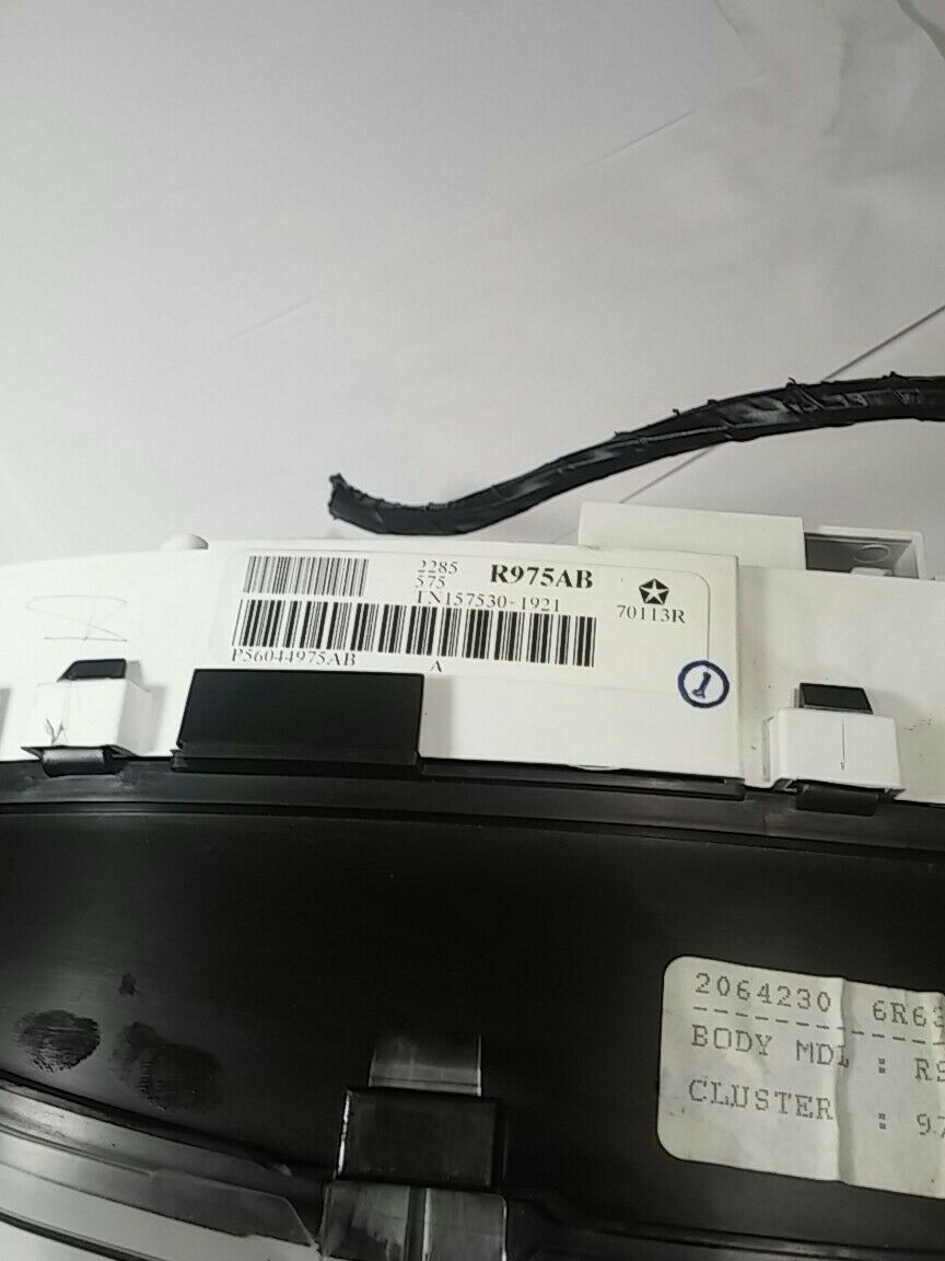 2006 Dodge R975AB TN157530-1921 Speedometer Odometer gas instrument cluster