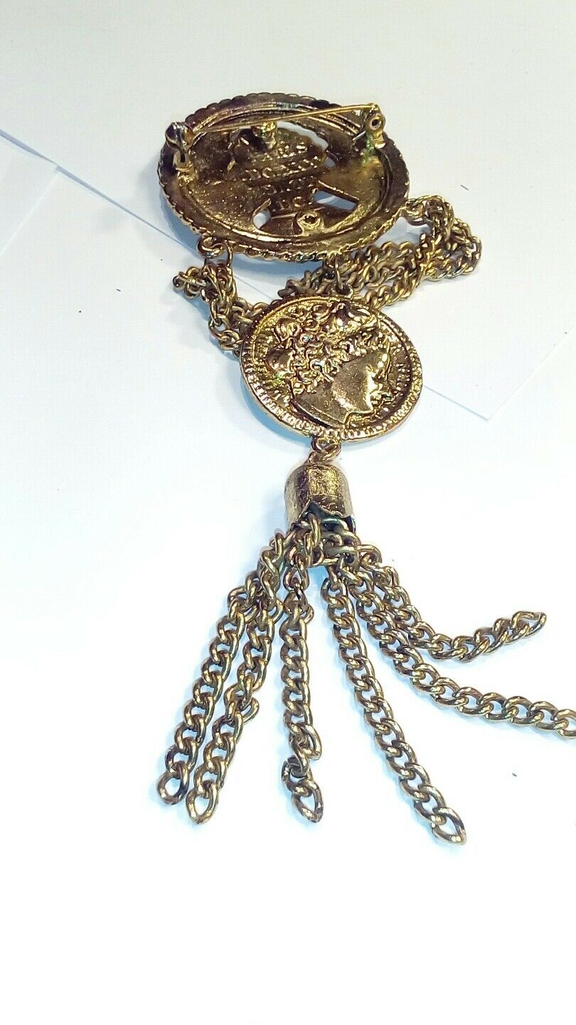 vintage gold tone dangled dexorative pen with chain.