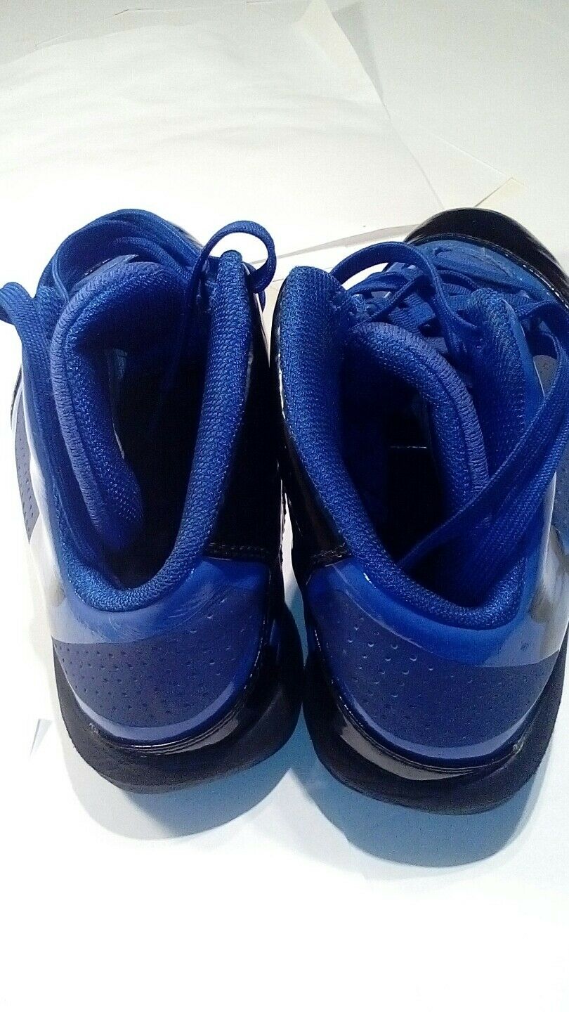 under Armour blue and black high top tennis sjoes size 5.5