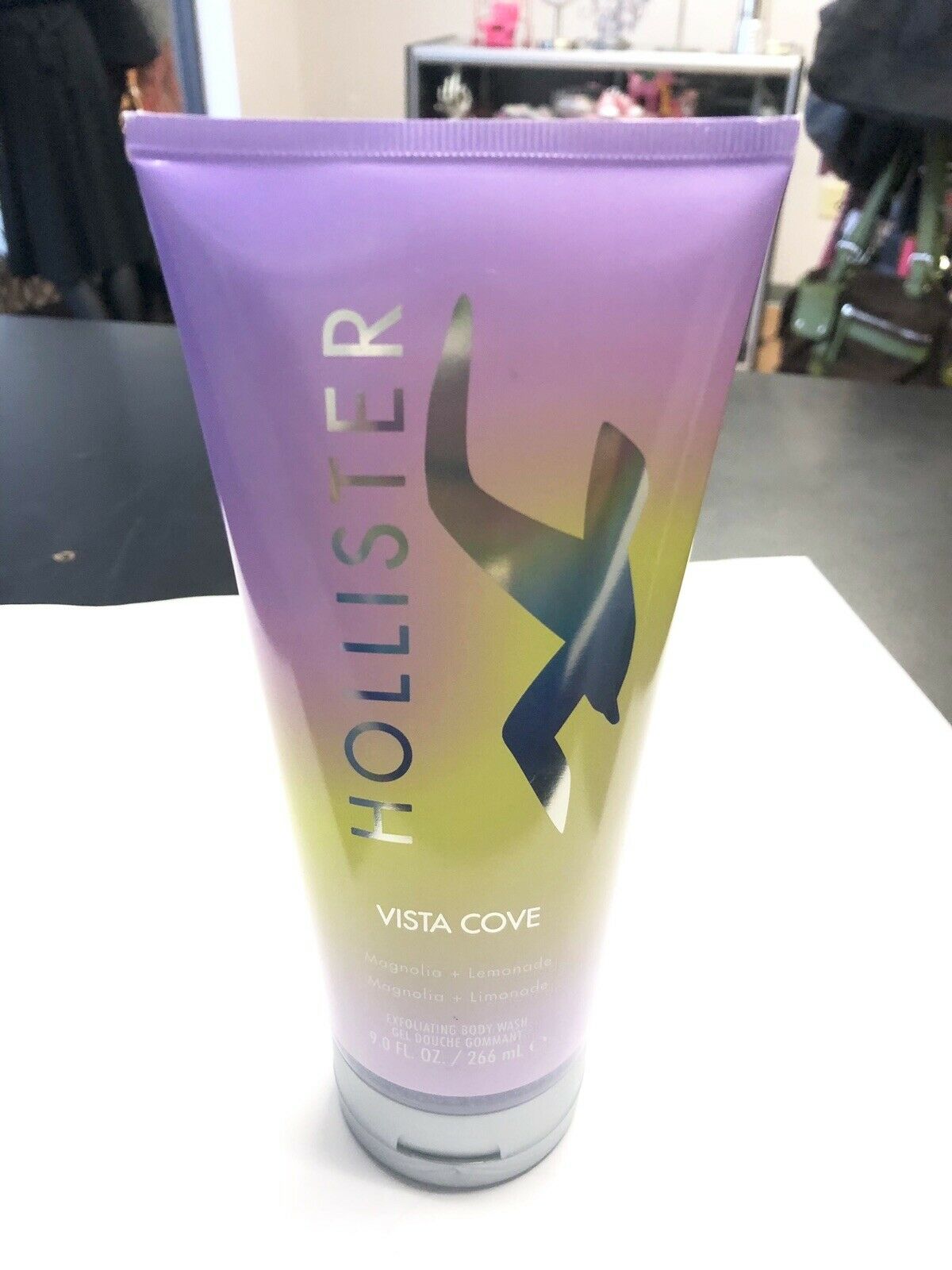 HOLLISTER VISTA COVE EXFOLIATING BODY WASH 9.0 FL. oz. MAGNOLIA & LEMONADE WOMEN