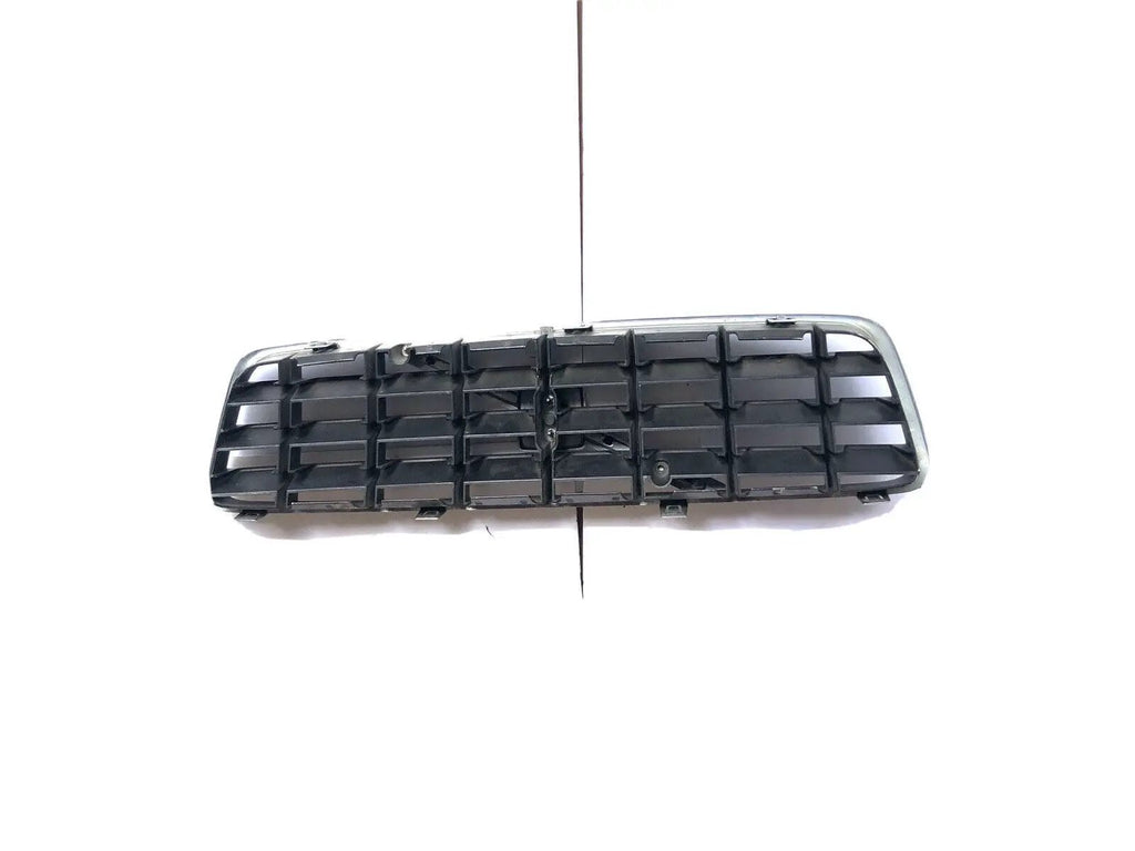 Volvo OEM Front Gray/Chrome Grille 9190986 for XC70 2001-2004 OEM by Volvo