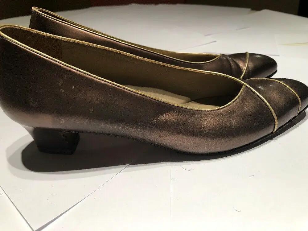 Vintage Salvatore Ferragamo 7.5 AAA Back Pumps by Salvatore Ferragamo