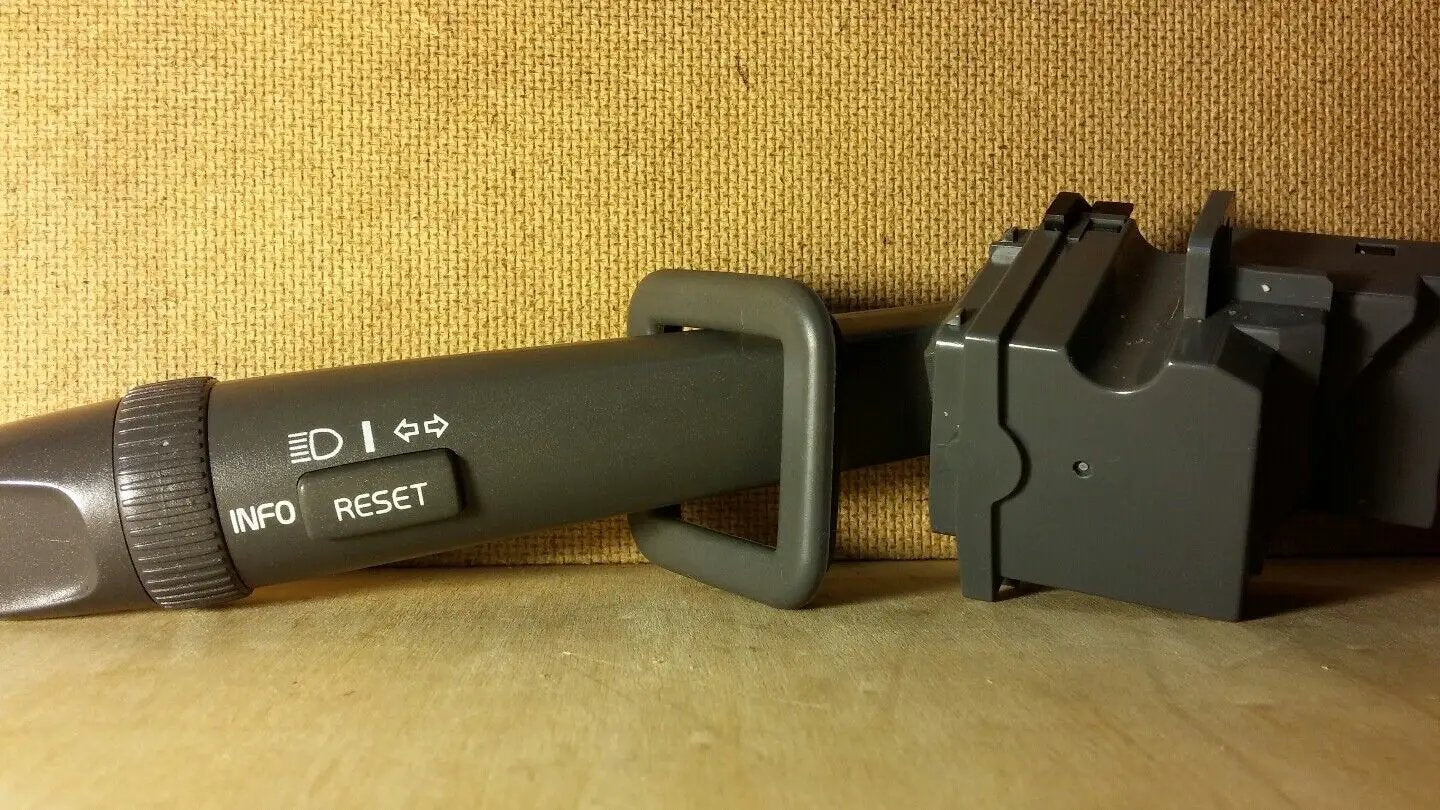SlightlyV used OLVO V70 INFO RESET TURN SIGNAL COMBINATION HEADLIGHT SWITCH OEM by VOLVO OEM