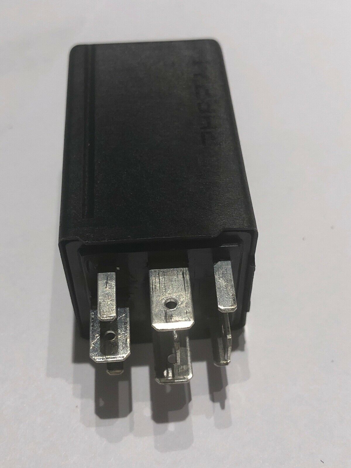 Turn Signal Flasher Relay OEM 4686094 – Dodge Caravan Chrysler Town & Country Plymouth Voyager 1996-2000