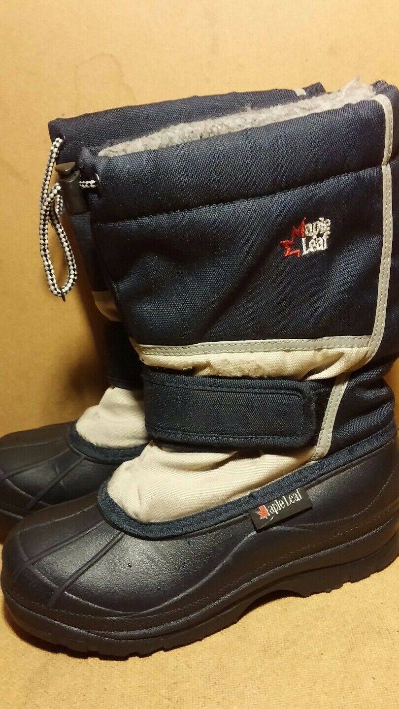 BOY SIZE 4 RUBBER/CANVAS WINNER SHOER NAVY BLUE & BEIGE MADE CANADA GOOD & CHEAP