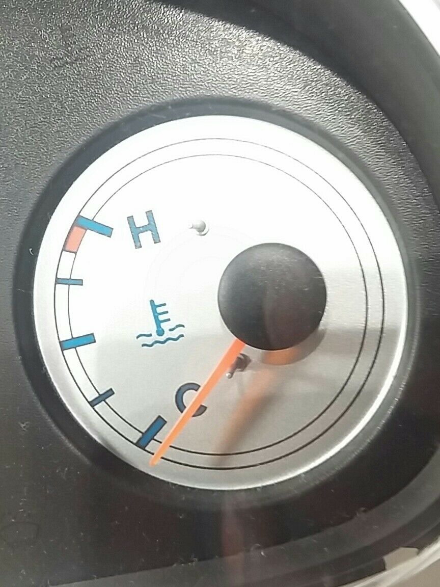 2006 Dodge R975AB TN157530-1921 Speedometer Odometer gas instrument cluster
