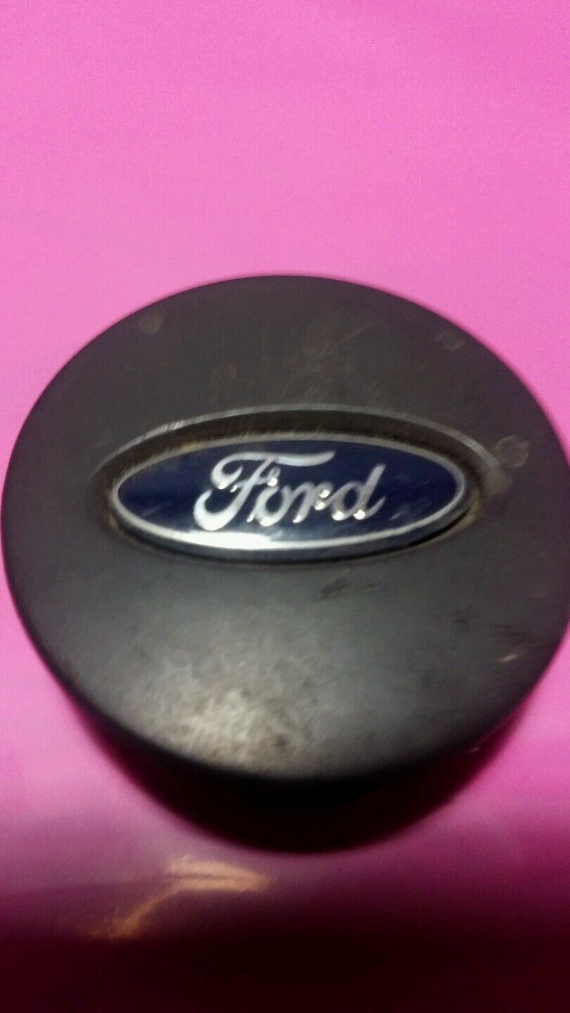 Hubcaps/center caps car variety of brands.