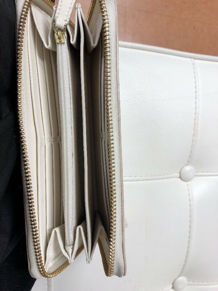 Coach Off White Leather Clutch Zip Around Wallet EUC