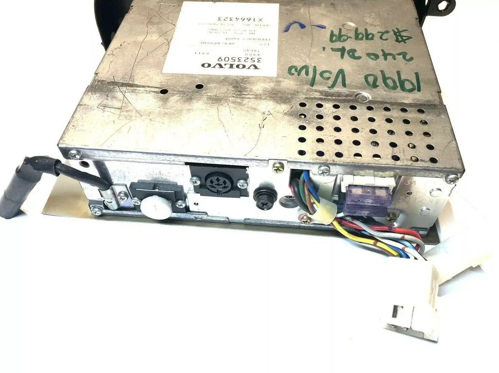 Volvo 240 740 factory radio 3523509 , 4980, 8911 OEM WITH CODE AVAILABLE by Volvo