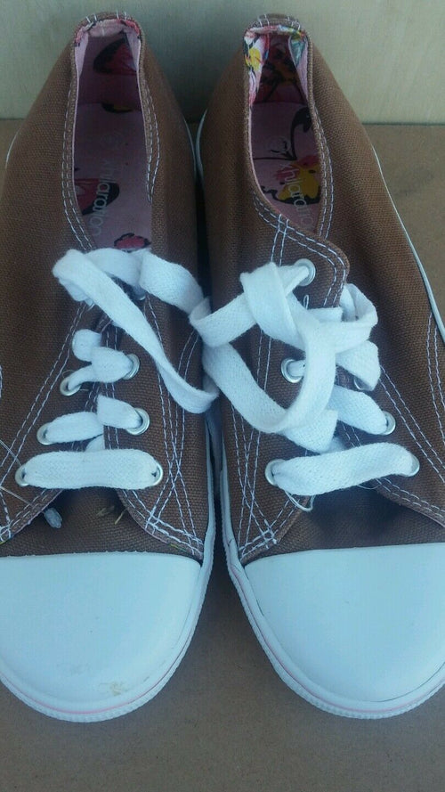 Lady shoes Xhilaration SZ 4.5 brown/w white laces