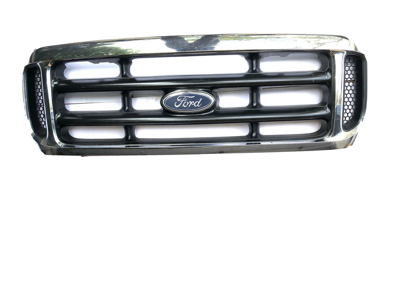 99-04 Ford F250 F350 Super Duty - Chrome Grille and Headlight Assembly w/ Black