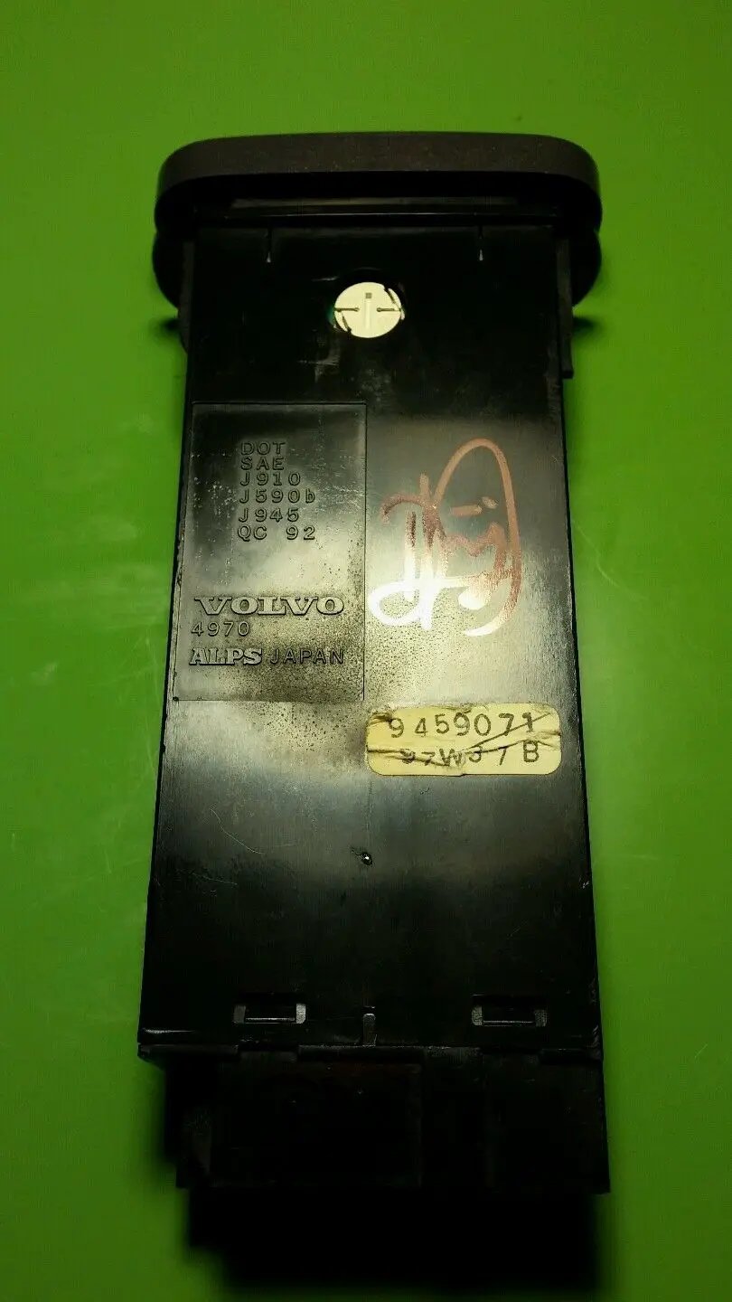 Like-new/;VOLVO S70 V70 / 98-04 VOLVO C70 Hazard Switch 9459071 8622091 6849843 by Volvo