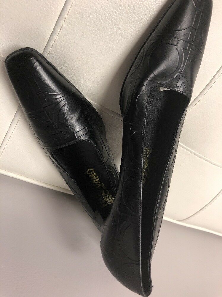 Salvatore Ferragamo   black leather pumps  Size 8.5 2A