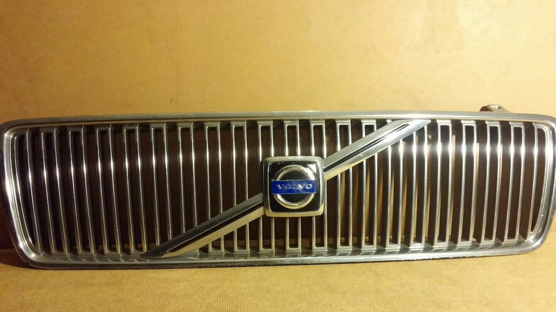 2001 Volvo s-80 FRONT GRILLE EMBLEM part no. 9178087